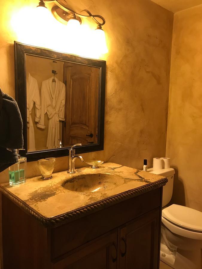 Cheers B&B Келоуна Экстерьер фото
